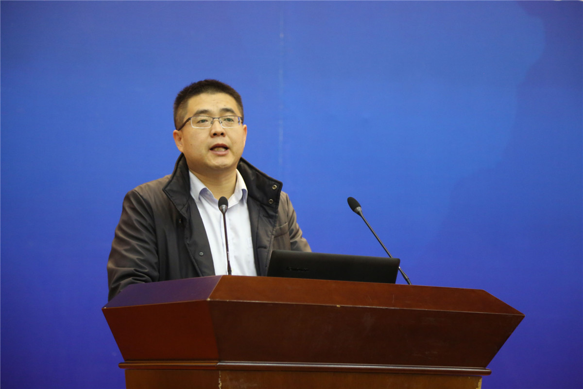 6山东东阿胶股份有限公司活驴掌控部部长康锋华介绍驴产业发展状况.jpg 6山东东阿胶股份有限公司活驴掌控部部长康锋华介绍驴产业发展状况.jpg