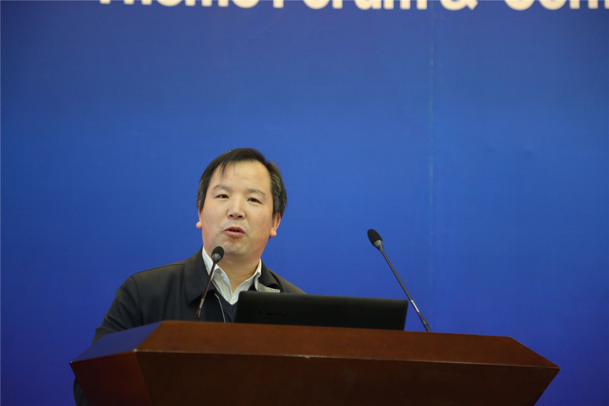 6西北农林科技大学推广处处长张正新介绍西北农林科技大学与华池县畜牧产业科技合作主要构想.jpg 6西北农林科技大学推广处处长张正新介绍西北农林科技大学与华池县畜牧产业科技合作主要构想.jpg